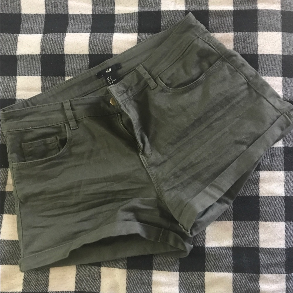 H&M army green shorts